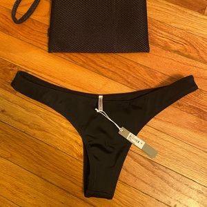 Gooseberry Intimates/Seaside So Chic Black Thong Bikini Bottom BRAND NEW size M